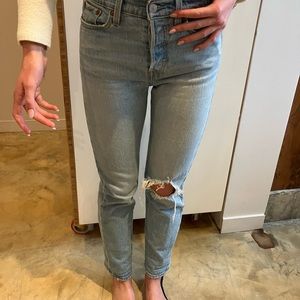 Levis Wedgie Straight Ankle Jeans in Tango Fray